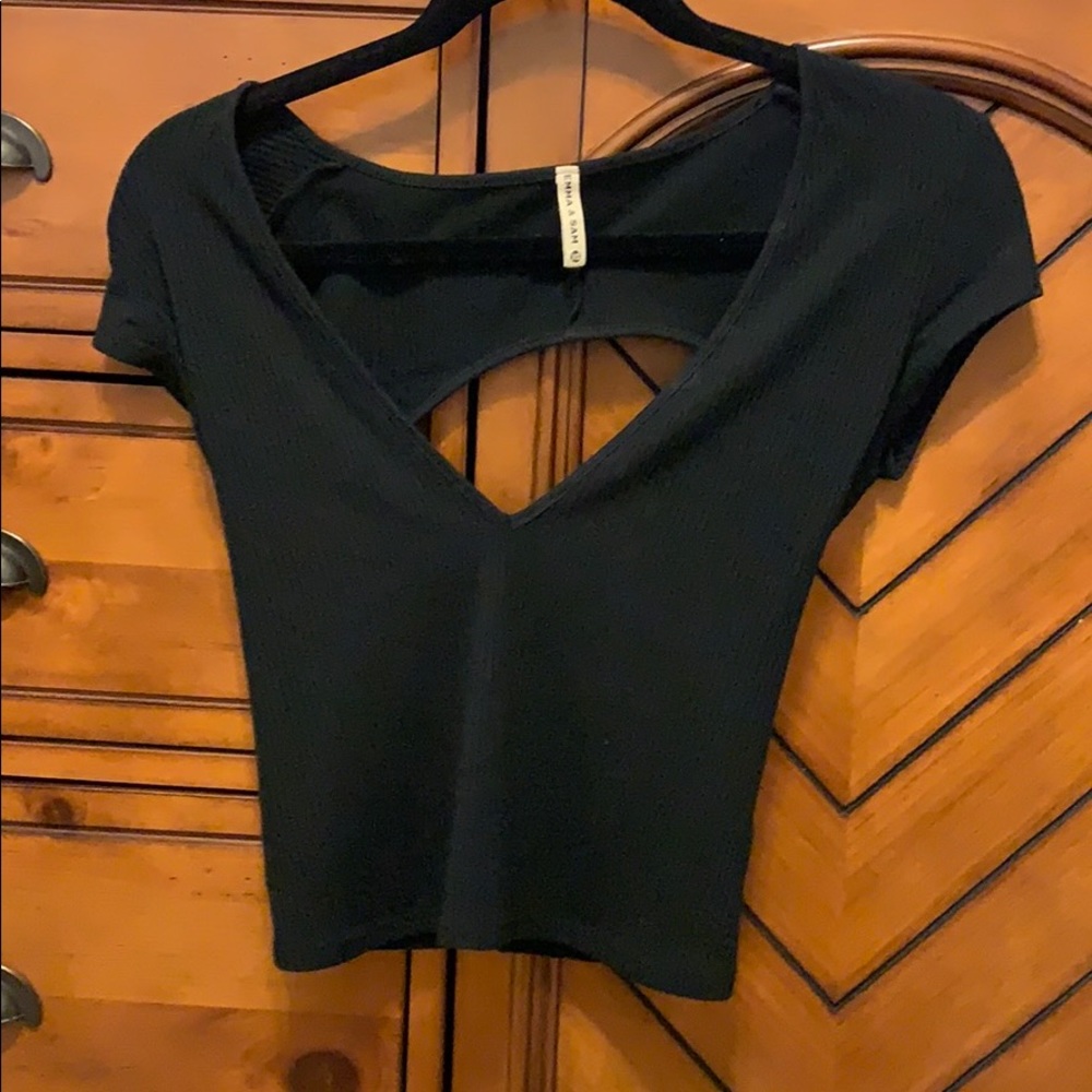 Super cute never worn before black top